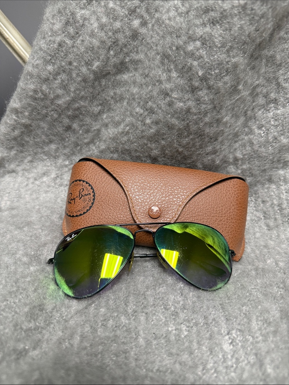 Ray-Ban Aviator Sunglasses with Green Mirrored Lenses and Black Frame